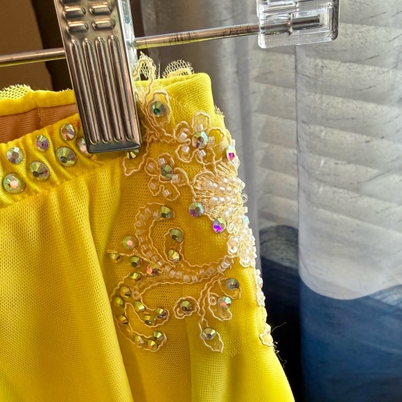 Glamour Dance 2 Piece Yellow Adult Medium Lyrical/Jazz Costume w Hair Piece - Picture 8 of 10